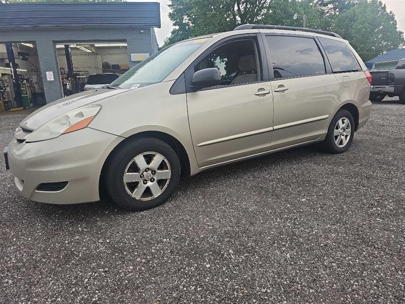 2007 Toyota Sienna CE FWD 7-Passenger