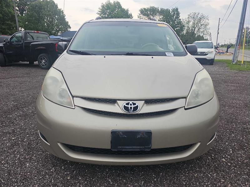 Toyota Sienna CE FWD 7-Passenger 2007