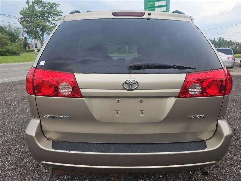 Toyota Sienna CE FWD 7-Passenger 2007