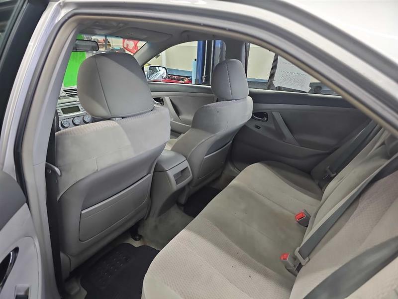 Toyota Camry Base 6-Spd AT 2011