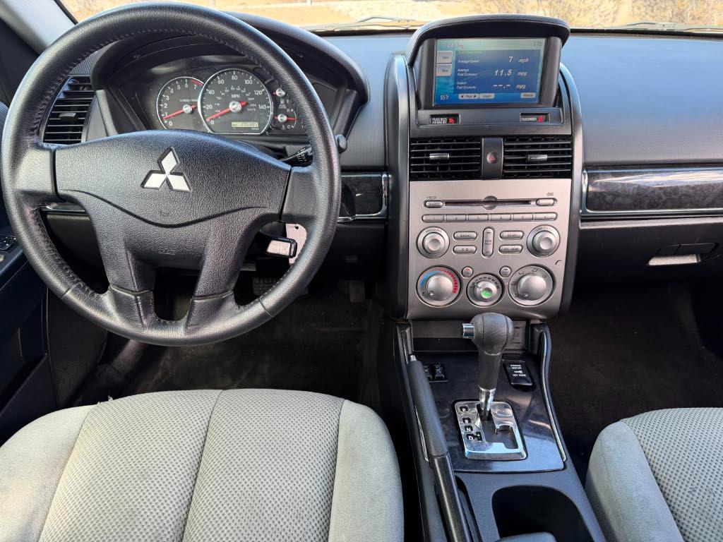 Mitsubishi Galant ES 2011