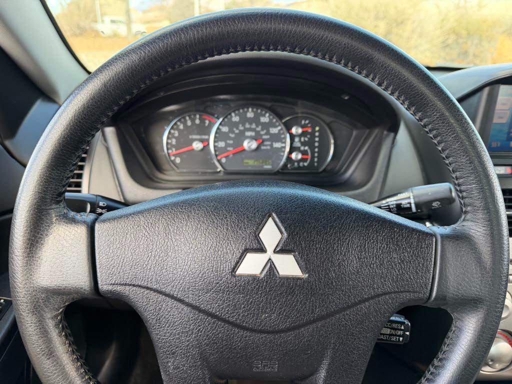 Mitsubishi Galant ES 2011