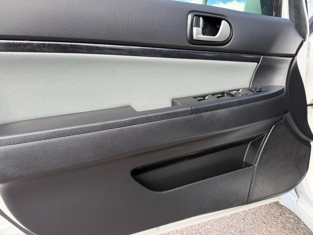 Mitsubishi Galant ES 2011