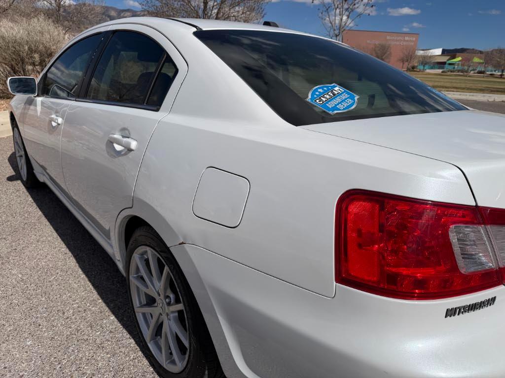 Mitsubishi Galant ES 2011