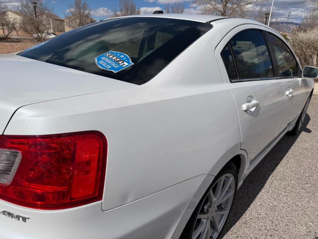 Mitsubishi Galant ES 2011