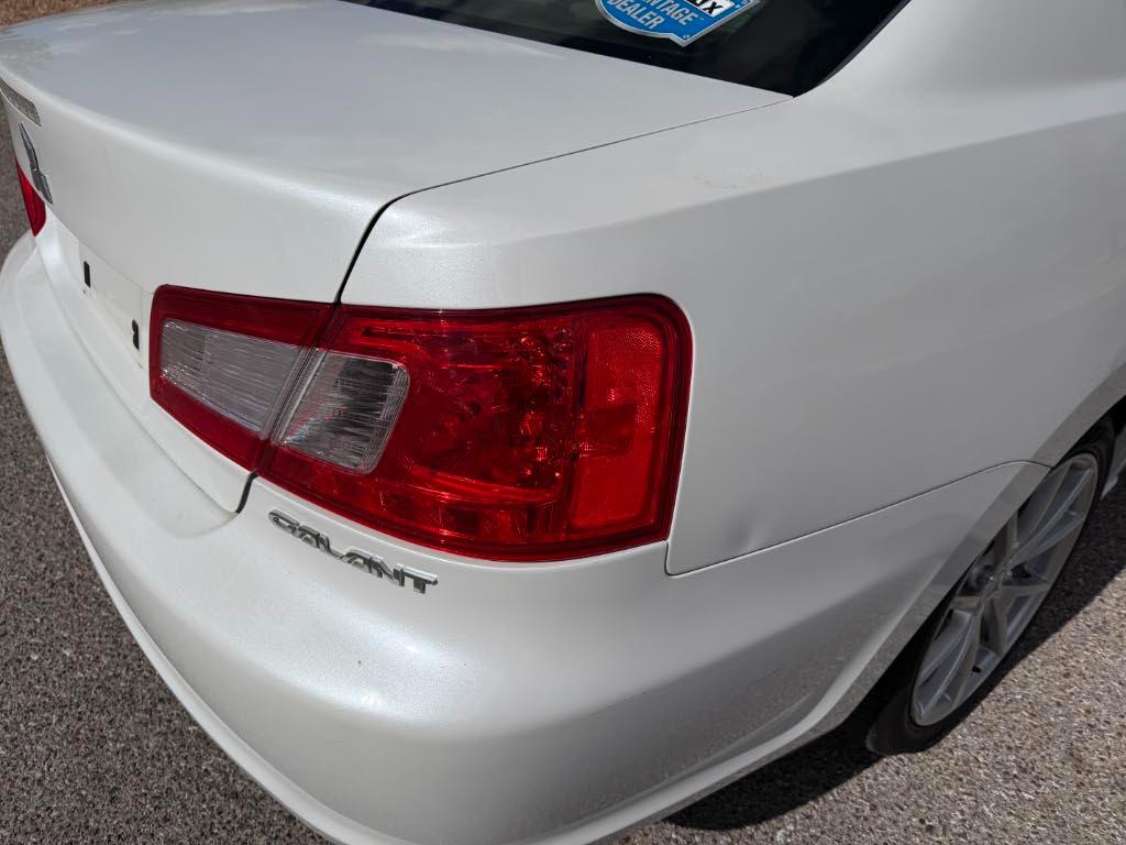 Mitsubishi Galant ES 2011