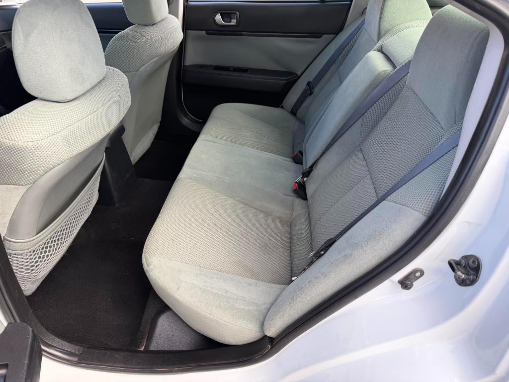 Mitsubishi Galant ES 2011