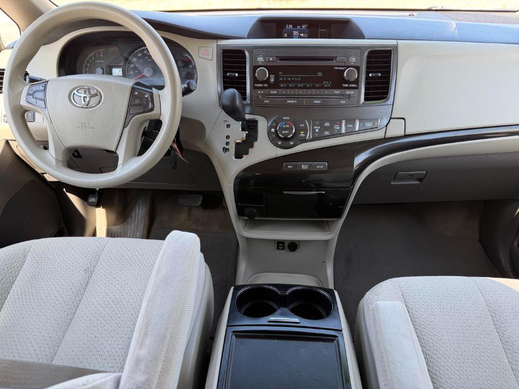 Toyota Sienna  2014