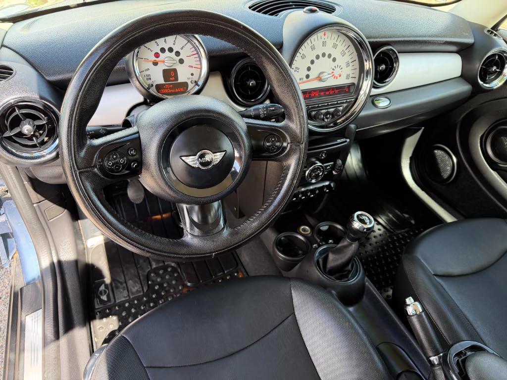 MINI Cooper 3-Door 2011