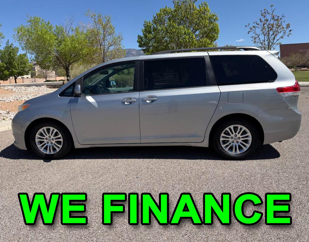 Toyota Sienna XLE FWD 8-Passenger V6 2012