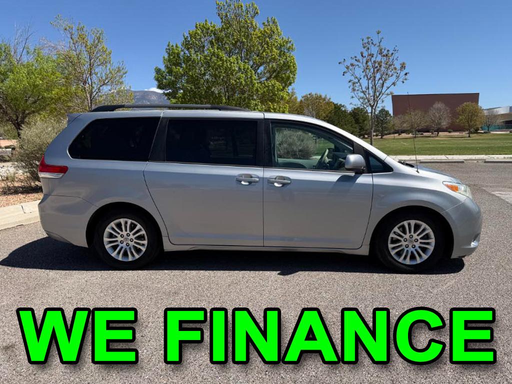 Toyota Sienna XLE FWD 8-Passenger V6 2012