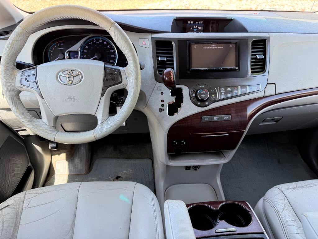 Toyota Sienna XLE FWD 8-Passenger V6 2012