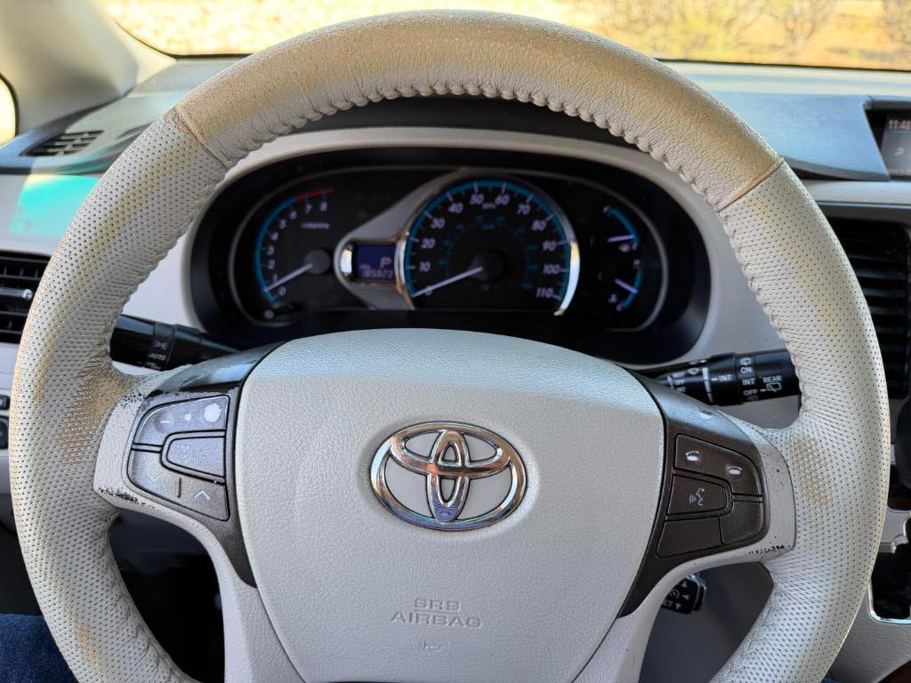 Toyota Sienna XLE FWD 8-Passenger V6 2012