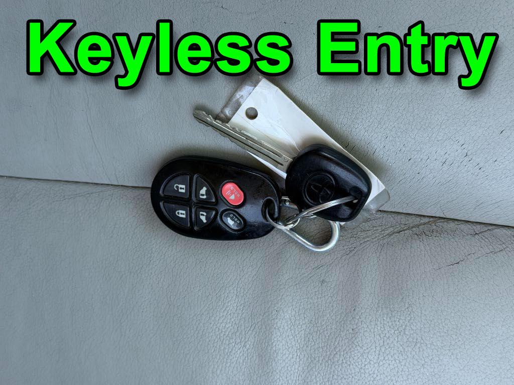 Toyota Sienna XLE FWD 8-Passenger V6 2012