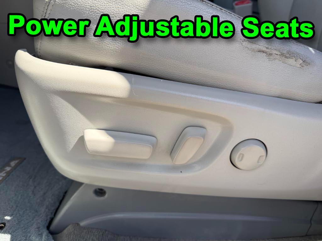 Toyota Sienna XLE FWD 8-Passenger V6 2012