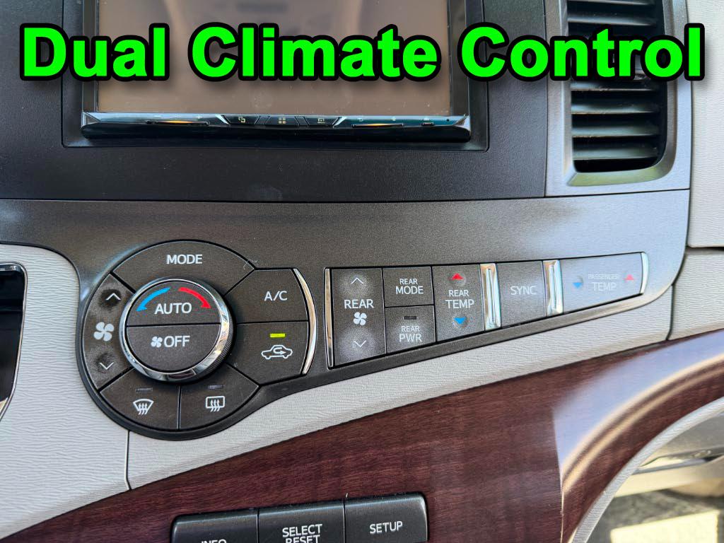 Toyota Sienna XLE FWD 8-Passenger V6 2012