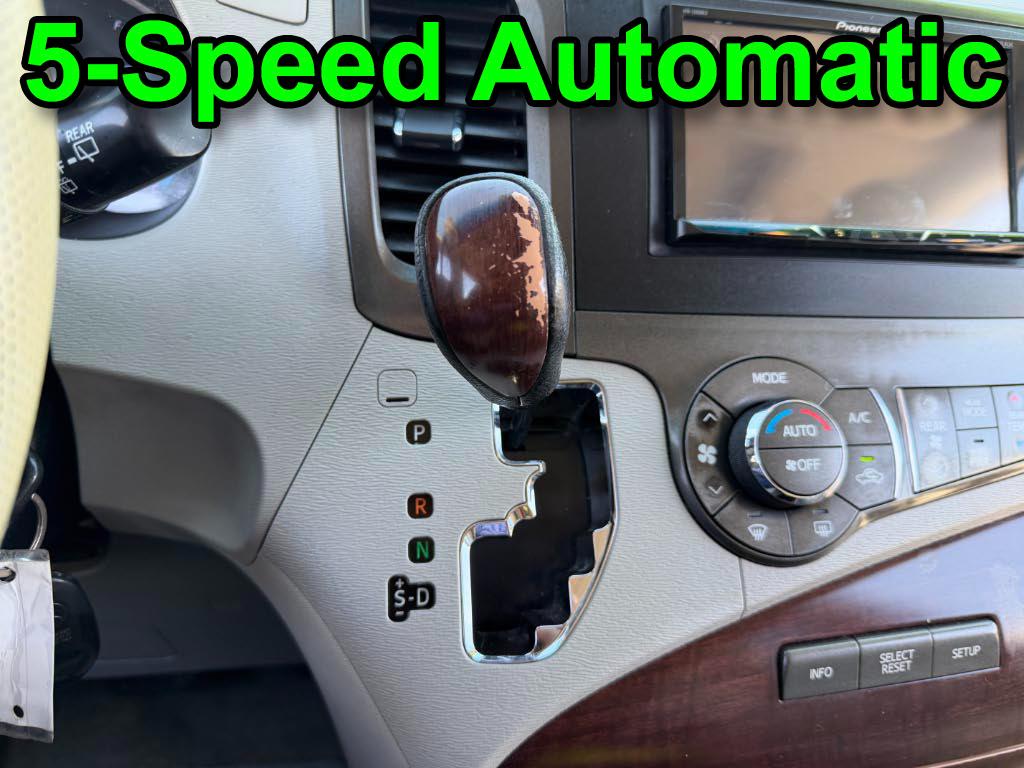 Toyota Sienna XLE FWD 8-Passenger V6 2012