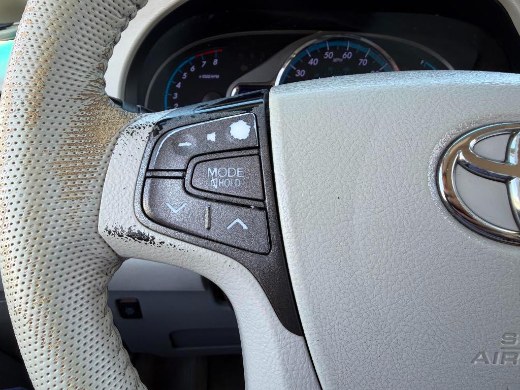 Toyota Sienna XLE FWD 8-Passenger V6 2012