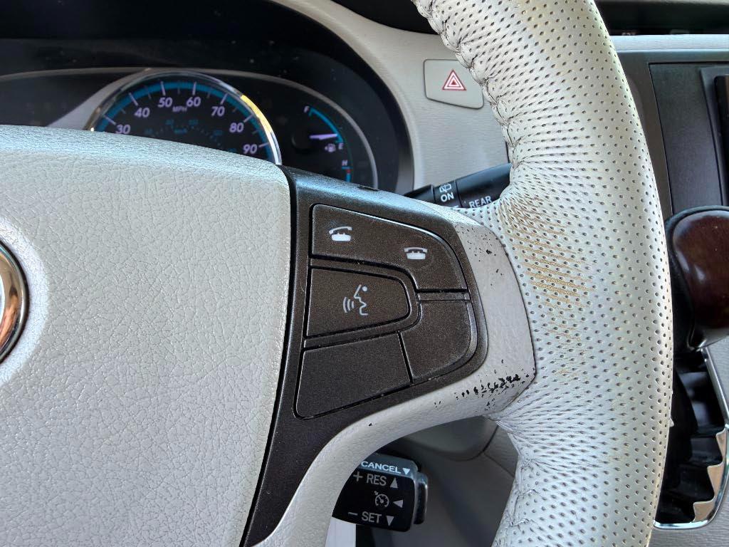 Toyota Sienna XLE FWD 8-Passenger V6 2012