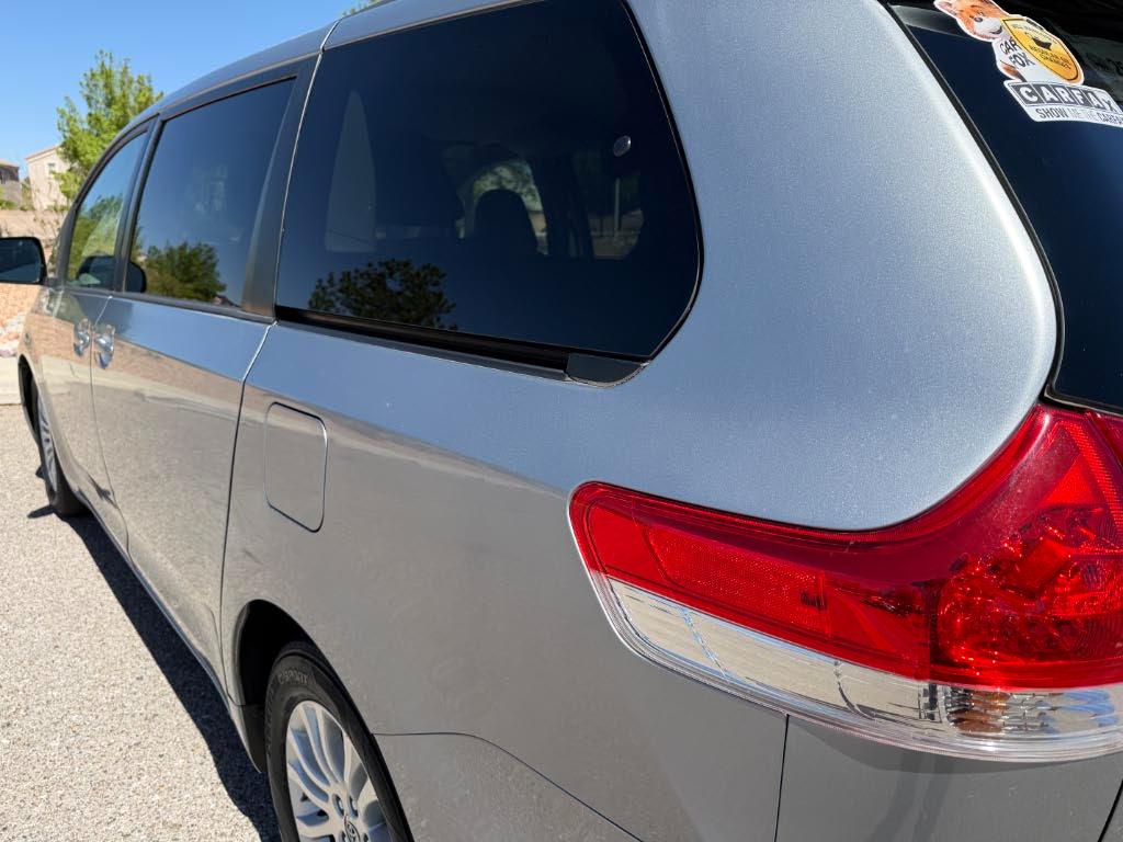Toyota Sienna XLE FWD 8-Passenger V6 2012
