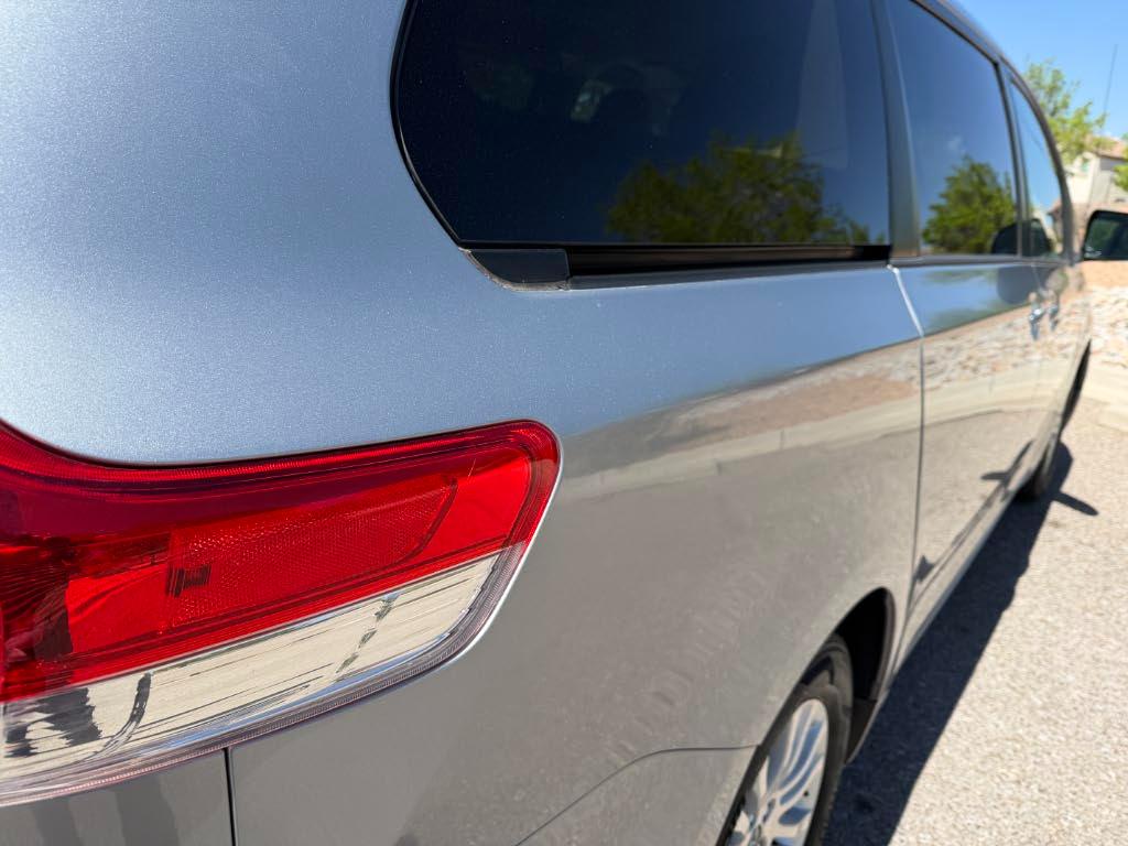 Toyota Sienna XLE FWD 8-Passenger V6 2012