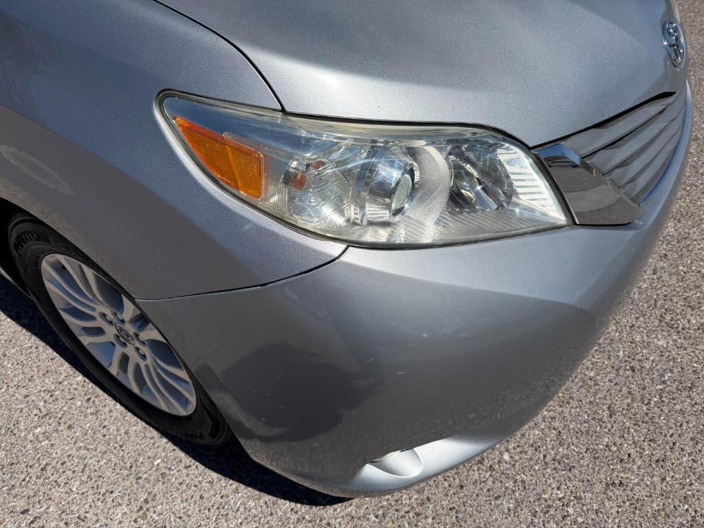 Toyota Sienna XLE FWD 8-Passenger V6 2012