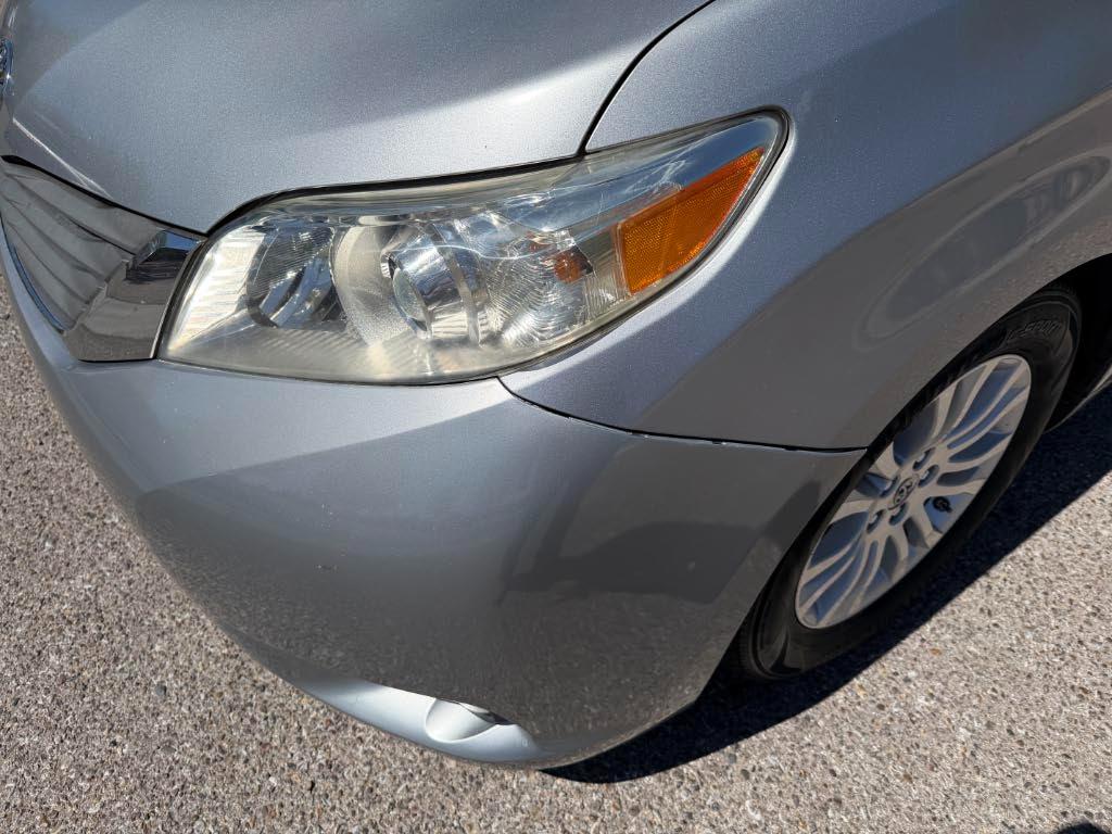 Toyota Sienna XLE FWD 8-Passenger V6 2012