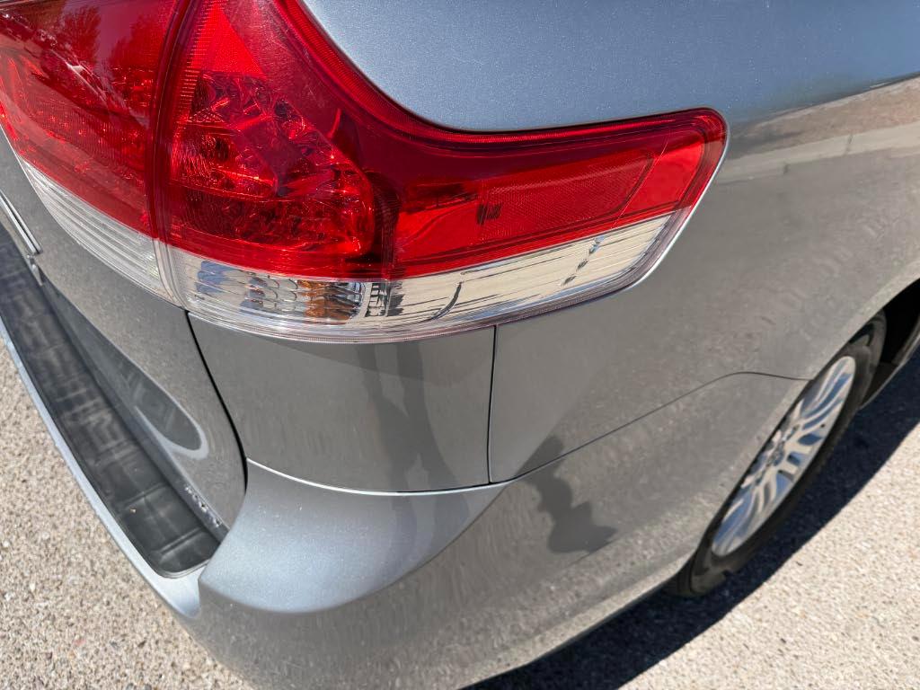 Toyota Sienna XLE FWD 8-Passenger V6 2012