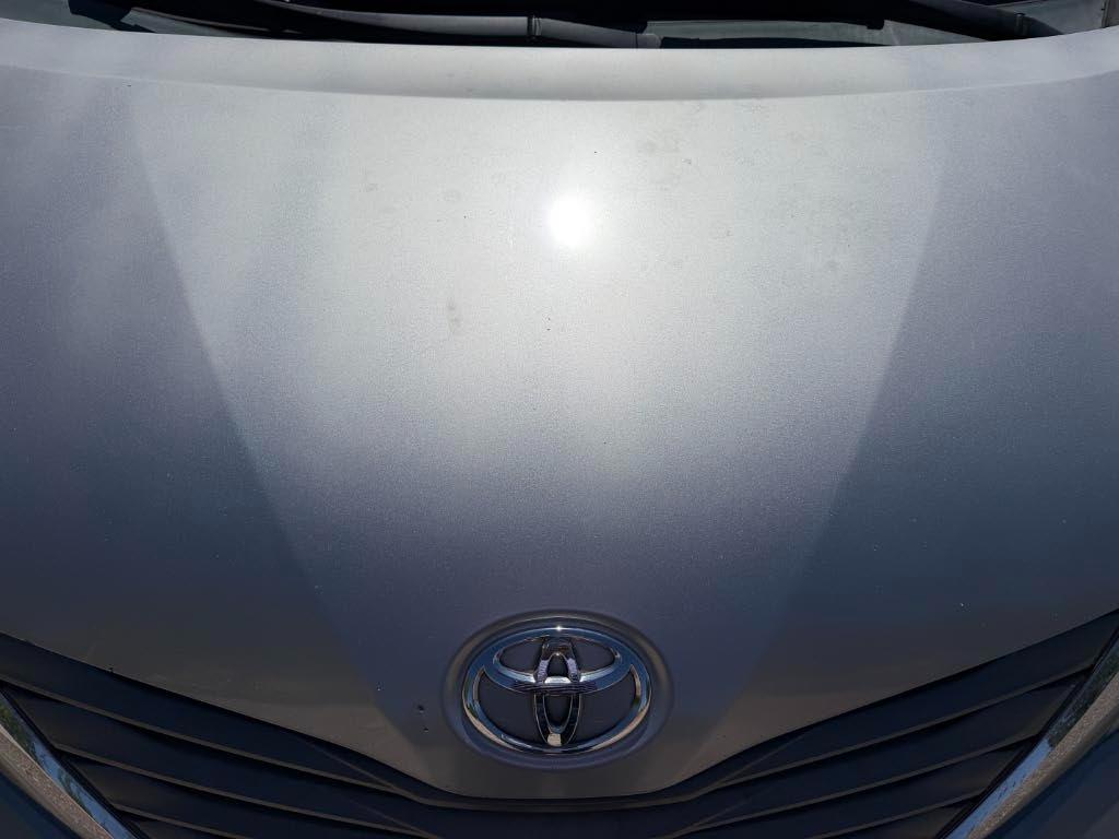 Toyota Sienna XLE FWD 8-Passenger V6 2012