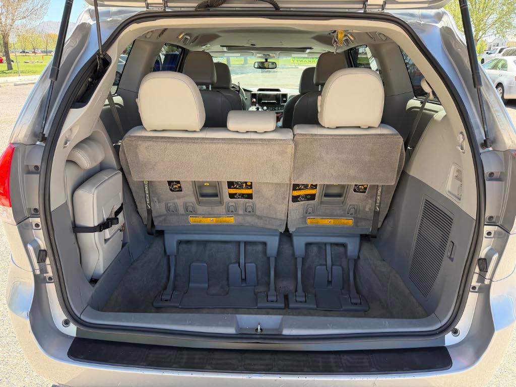 Toyota Sienna XLE FWD 8-Passenger V6 2012