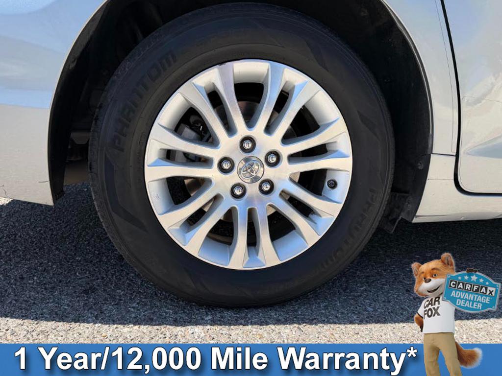 Toyota Sienna XLE FWD 8-Passenger V6 2012