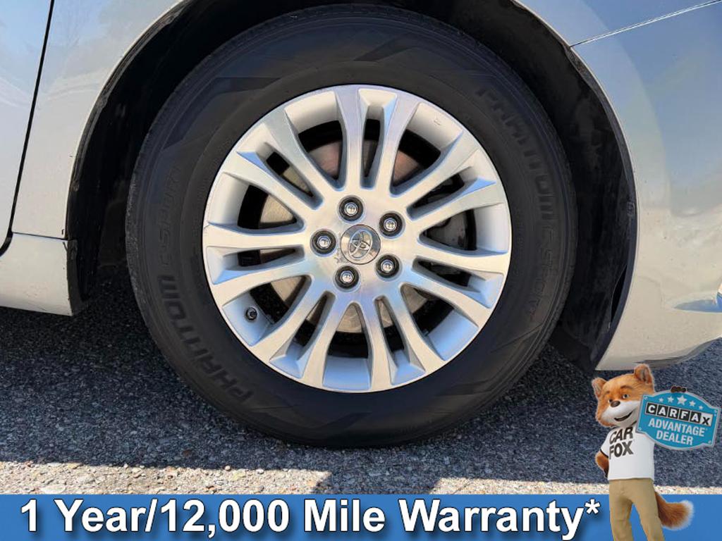 Toyota Sienna XLE FWD 8-Passenger V6 2012