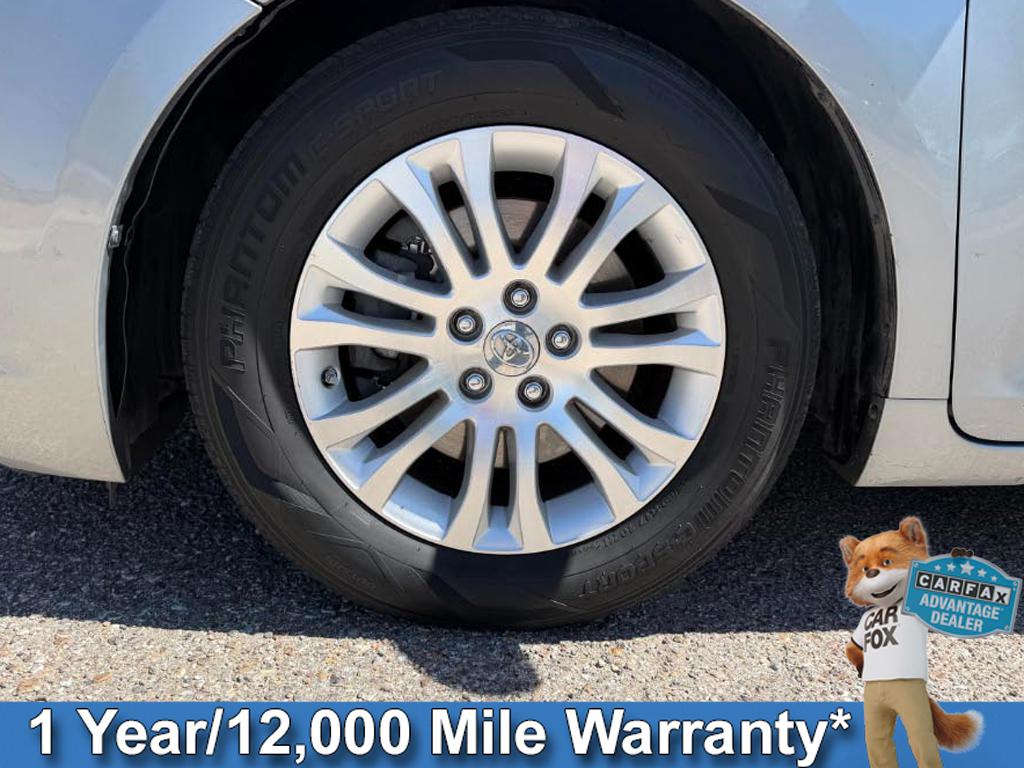 Toyota Sienna XLE FWD 8-Passenger V6 2012