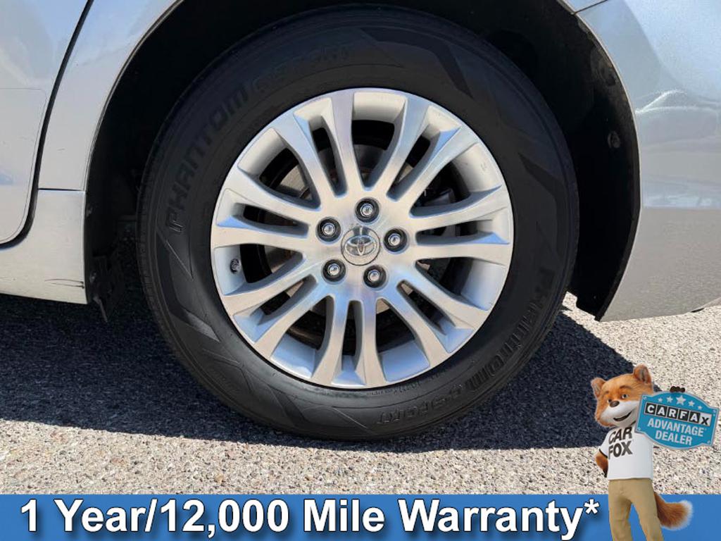 Toyota Sienna XLE FWD 8-Passenger V6 2012