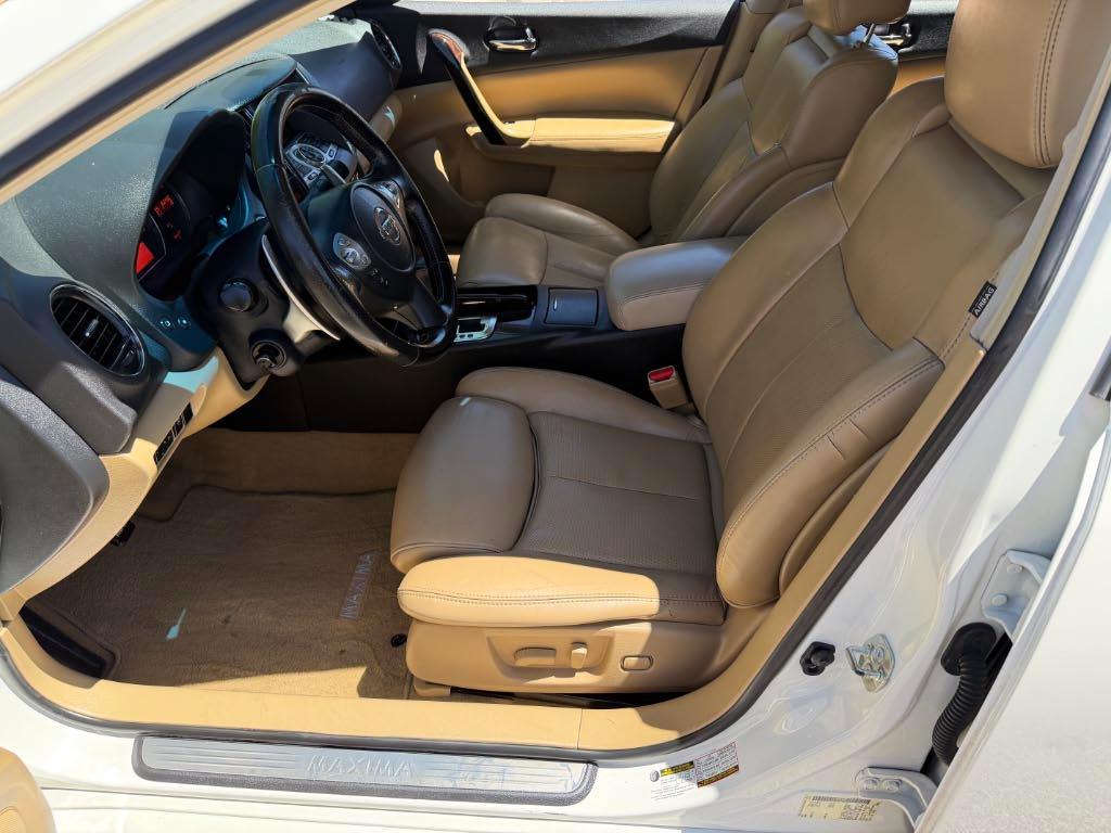 Nissan Maxima S 2011