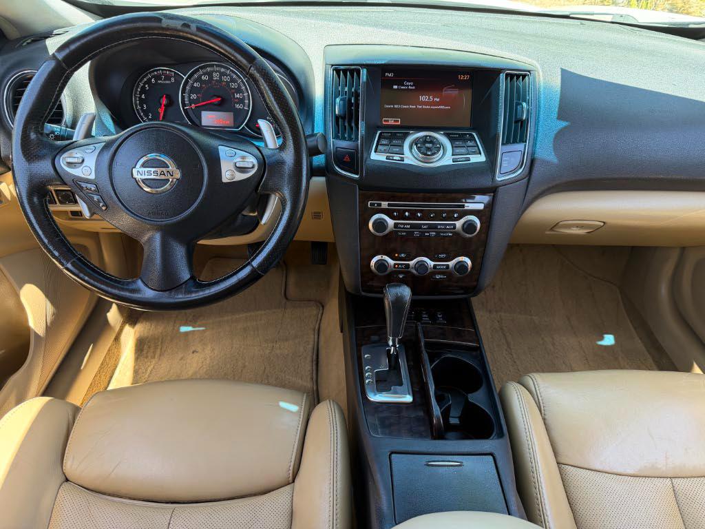 Nissan Maxima S 2011