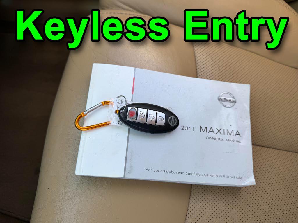 Nissan Maxima S 2011