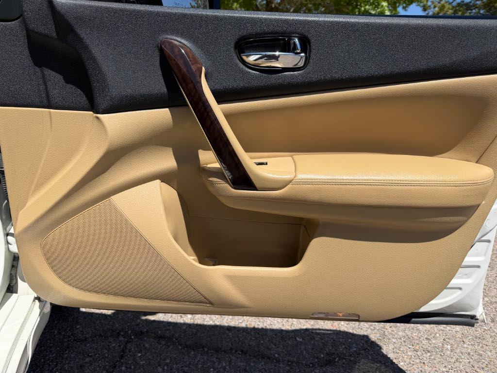 Nissan Maxima S 2011