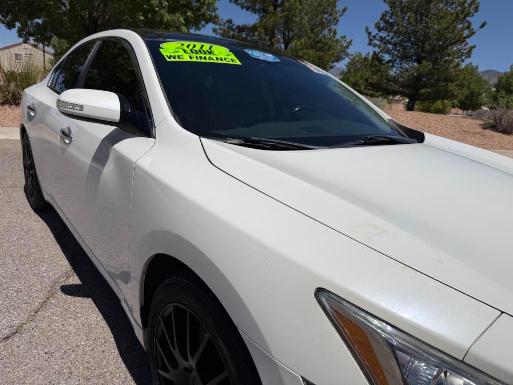 Nissan Maxima S 2011