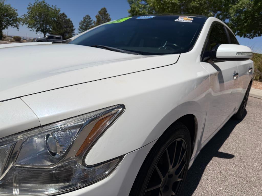 Nissan Maxima S 2011