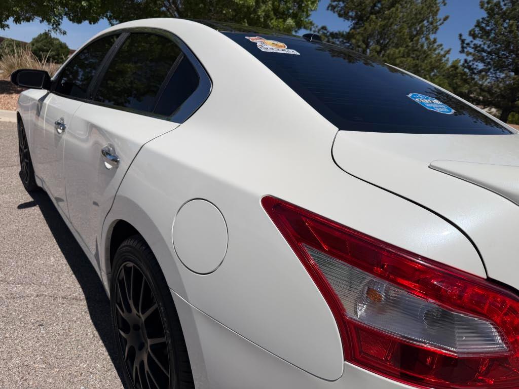 Nissan Maxima S 2011