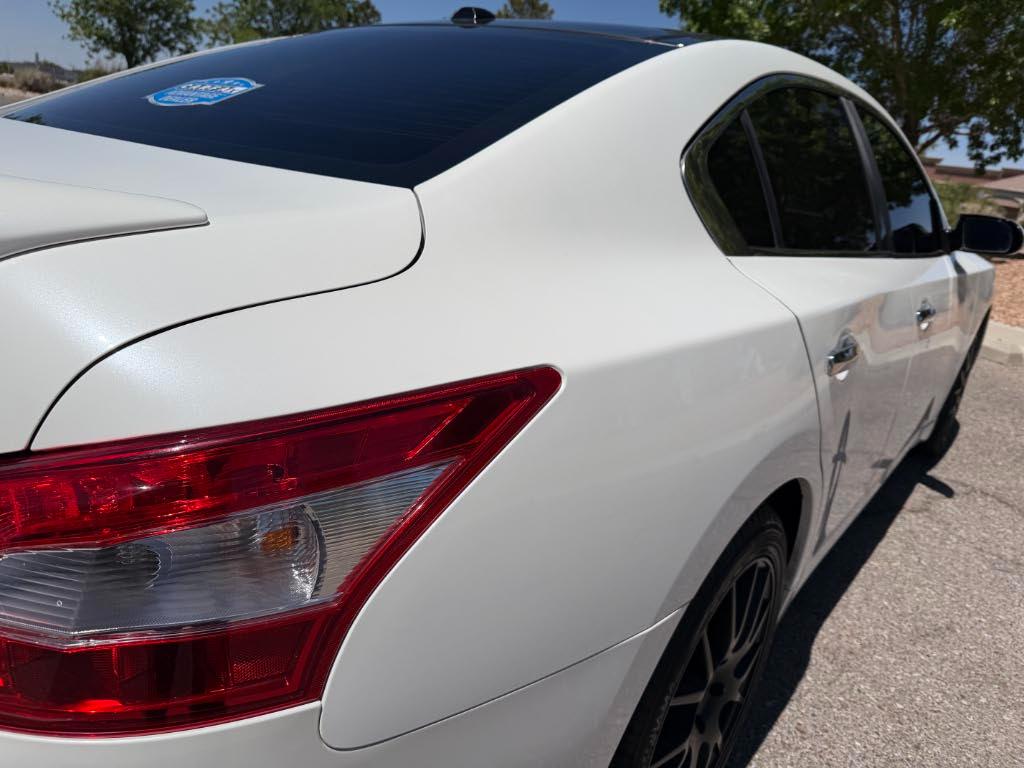 Nissan Maxima S 2011