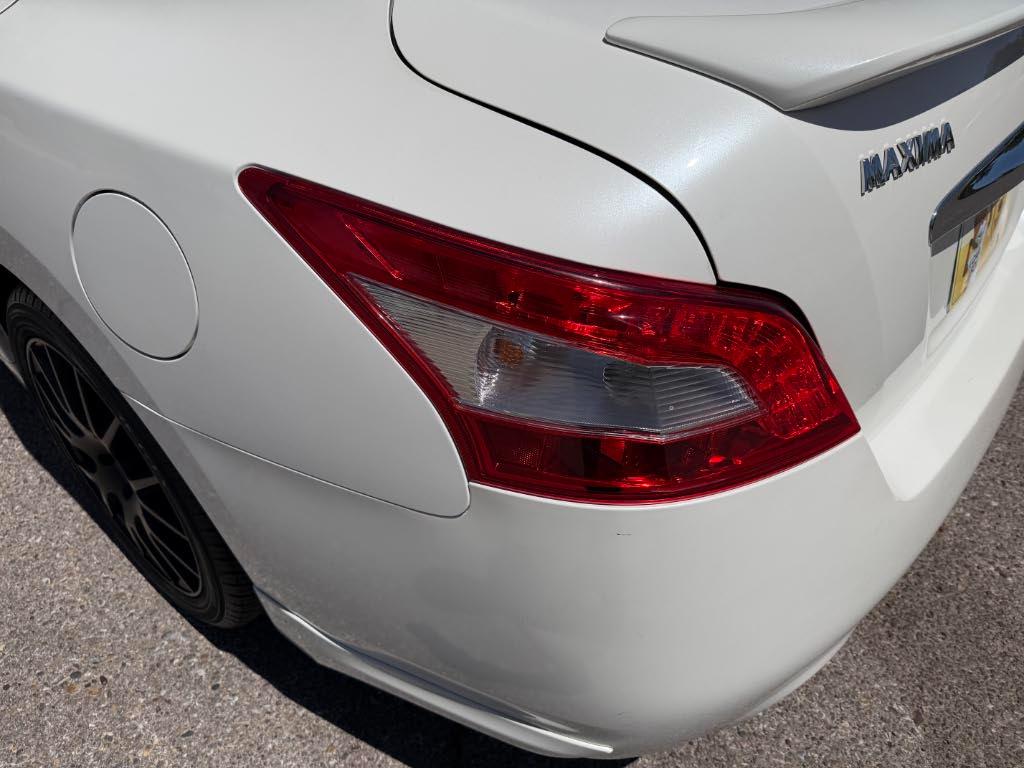 Nissan Maxima S 2011