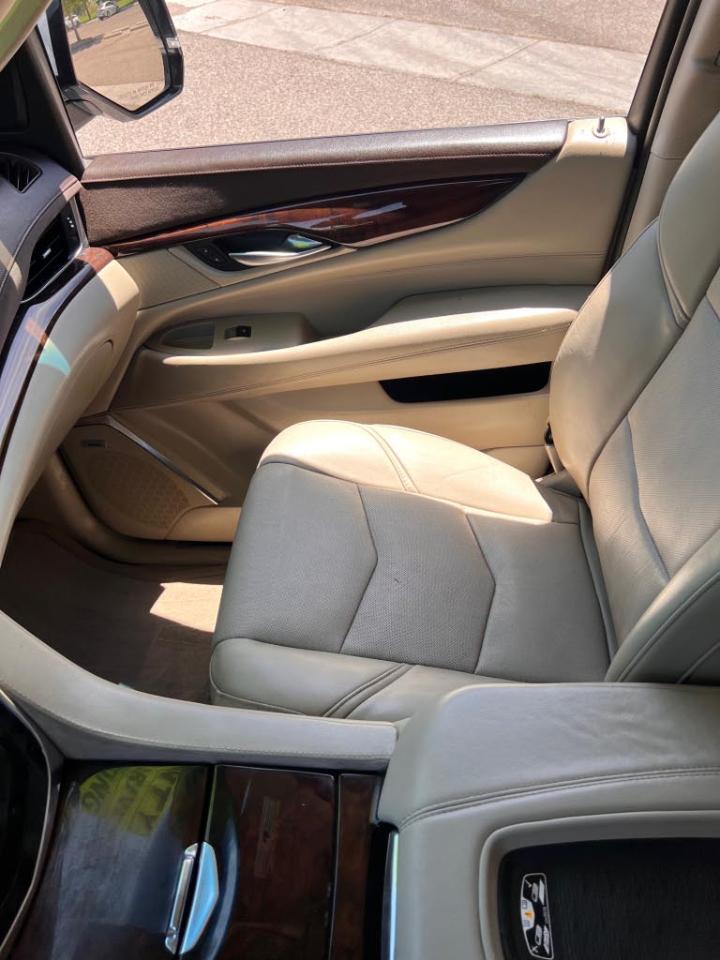 Cadillac Escalade ESV Luxury 4WD 2016