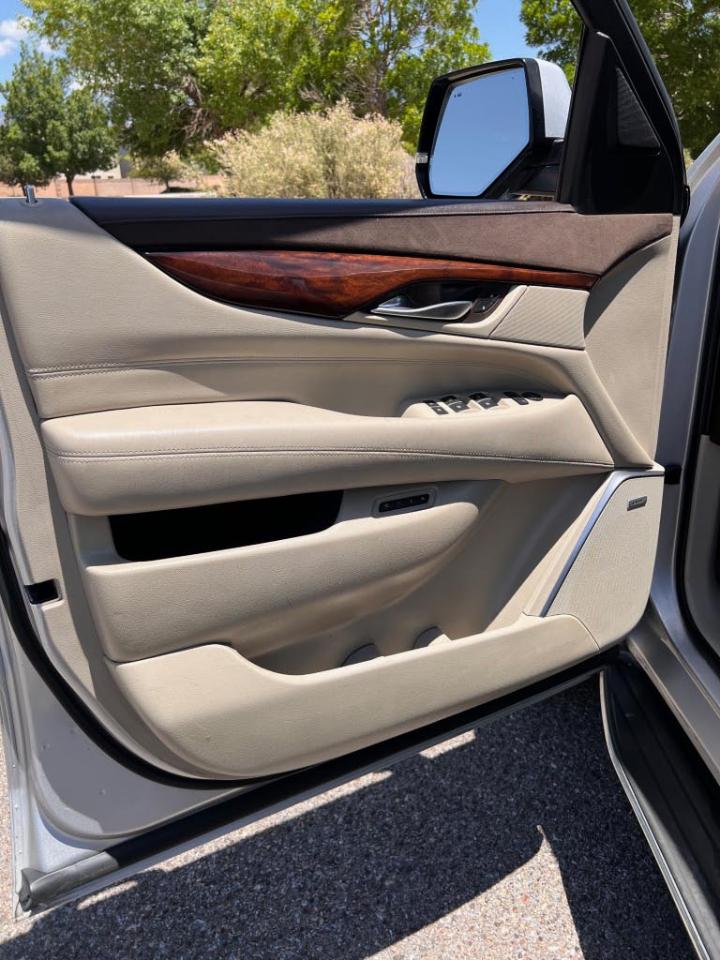 Cadillac Escalade ESV Luxury 4WD 2016