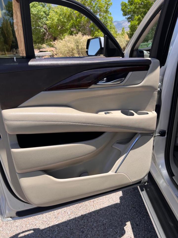 Cadillac Escalade ESV Luxury 4WD 2016