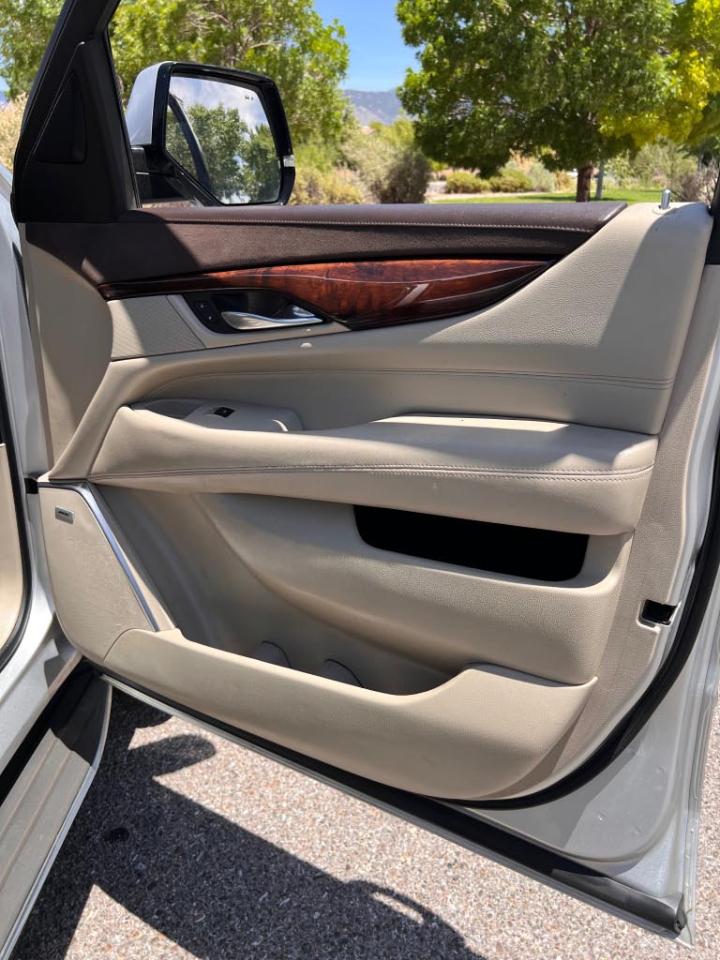Cadillac Escalade ESV Luxury 4WD 2016