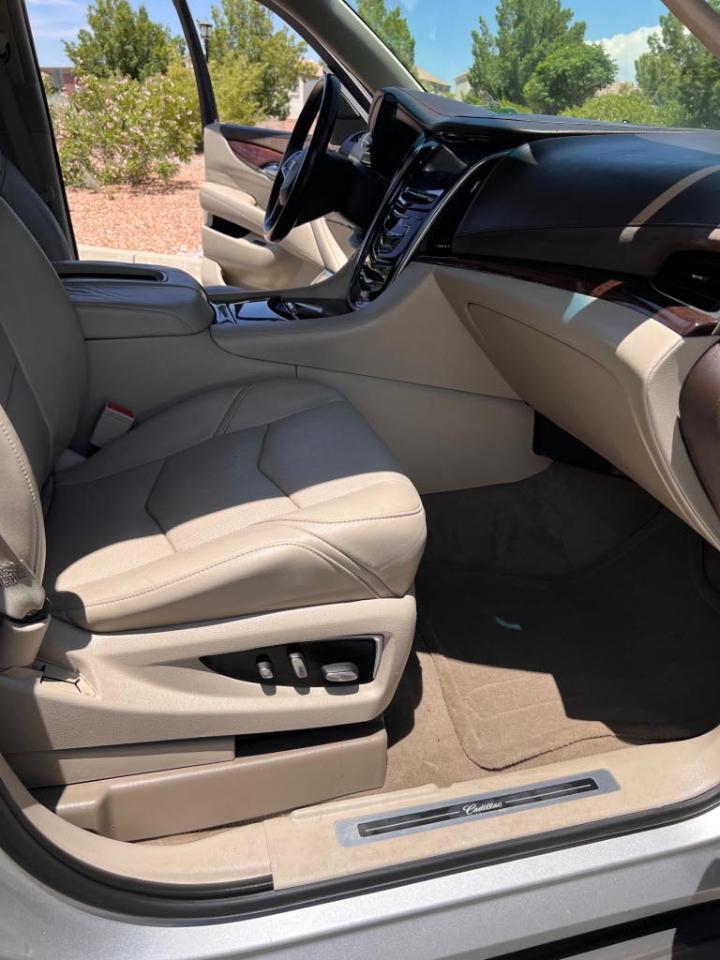 Cadillac Escalade ESV Luxury 4WD 2016