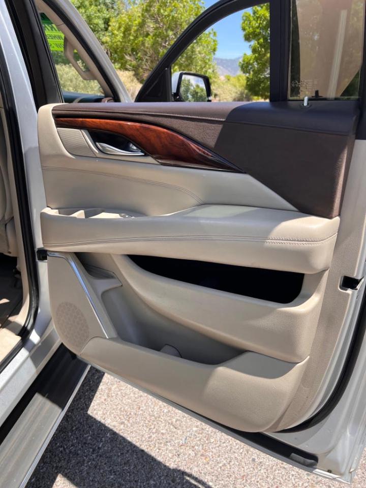 Cadillac Escalade ESV Luxury 4WD 2016
