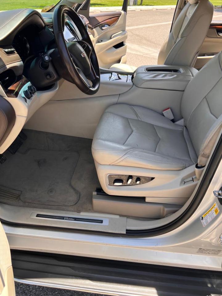 Cadillac Escalade ESV Luxury 4WD 2016